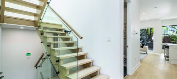 5 bedrooms House in Toronto, Canada No. 491 7