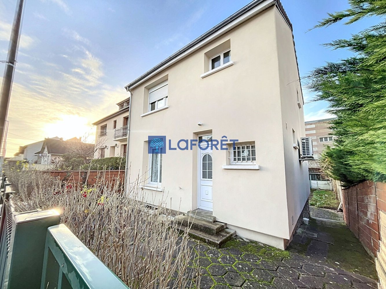 3 bedrooms Villa in Savigny-sur-Orge, France No. 161697