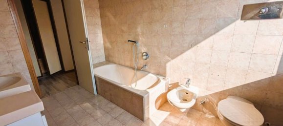 Apartamento de 4 habitaciónes en Novara, Italy No. 228012 33