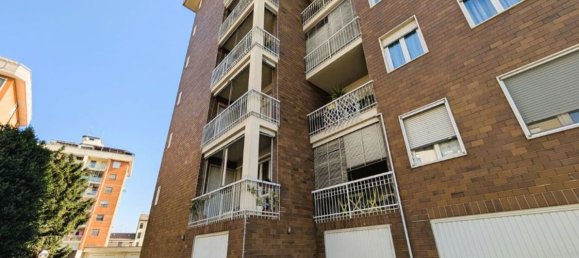 Apartamento de 4 habitaciónes en Novara, Italy No. 228012 2