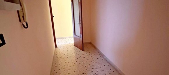 Квартира с 6 комнатами в Сан Джованни ла Пунта, Италия № 224065 2