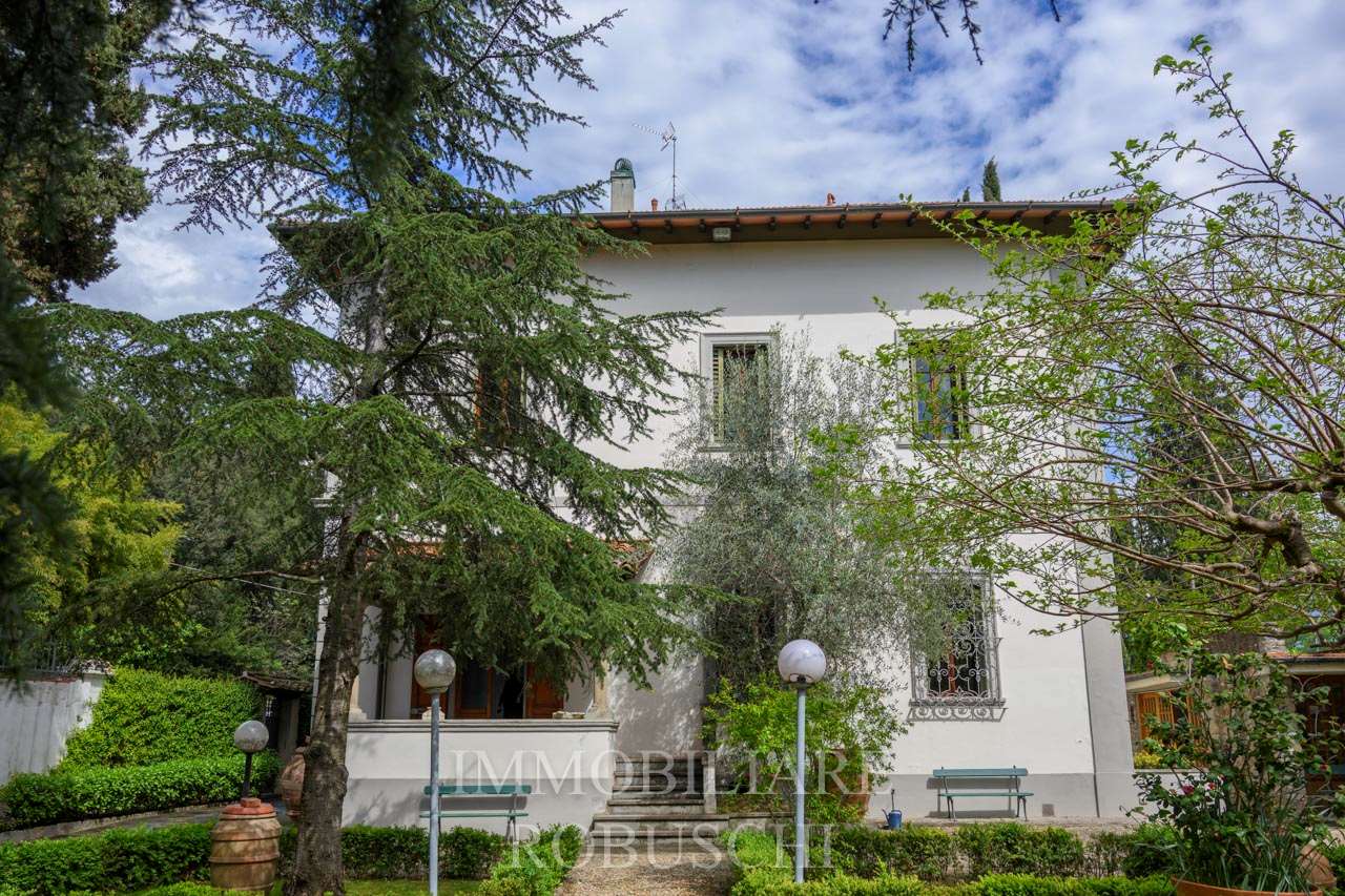 5 bedrooms Villa in Florence, Italy No. 167729