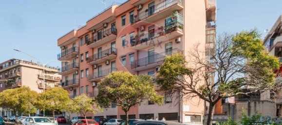 3 bedrooms Apartment in Catania, Italy No. 274594 2