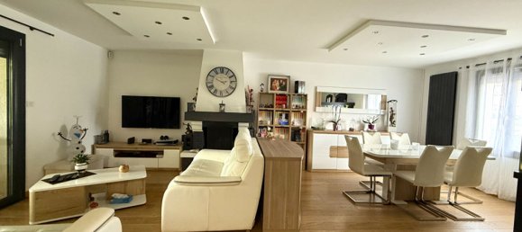 Casa de 4 dormitorios en Saint-Remy-les-Chevreuse, France No. 335987 2