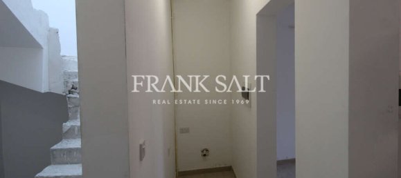 Casa T2 em Qormi, Malta N.º 2232 8