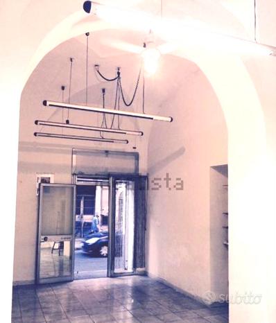 Propiedad comercial de 2 habitaciónes en Catania, Italy No. 276726