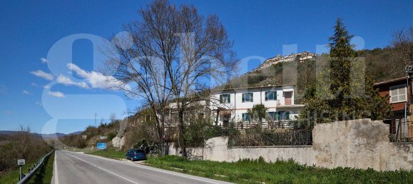 3 bedrooms House in Roviano, Italy No. 39721 2