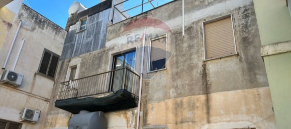 Дом с 6 комнатами в Пакино, Италия № 177245 29