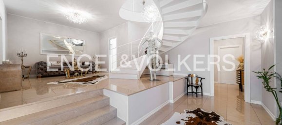 4 Schlafzimmer Villa in Tradate, Italy, Nr. 131073 24