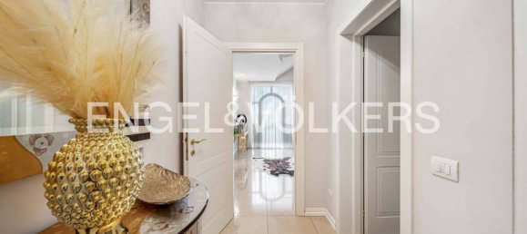 4 Schlafzimmer Villa in Tradate, Italy, Nr. 131073 39