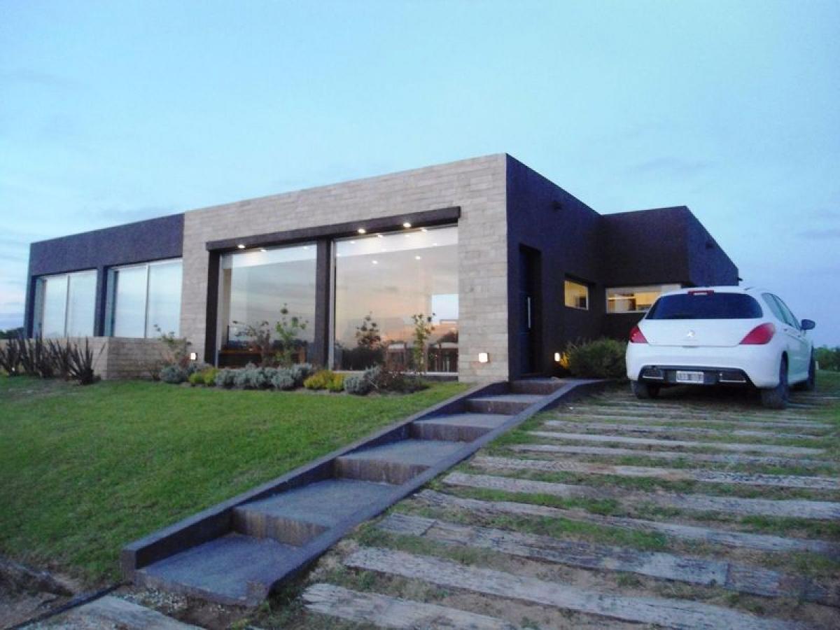 3 bedrooms House in Mar del Plata, Argentina No. 88459