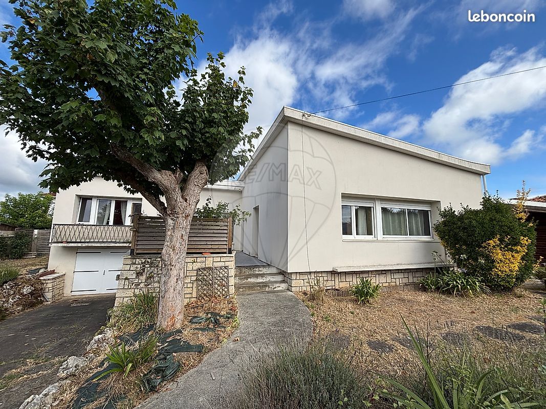 3 bedrooms House in Etaules, France No. 335736