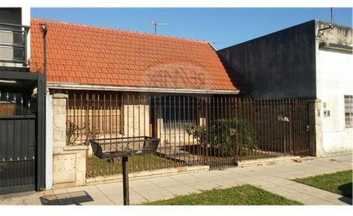 2 bedrooms House in Lanus, Argentina No. 823