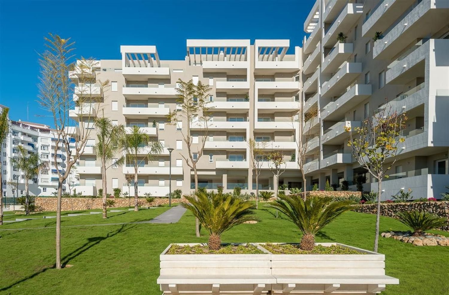 Apartamento de 3 dormitorios en Marbella, Spain No. 166789