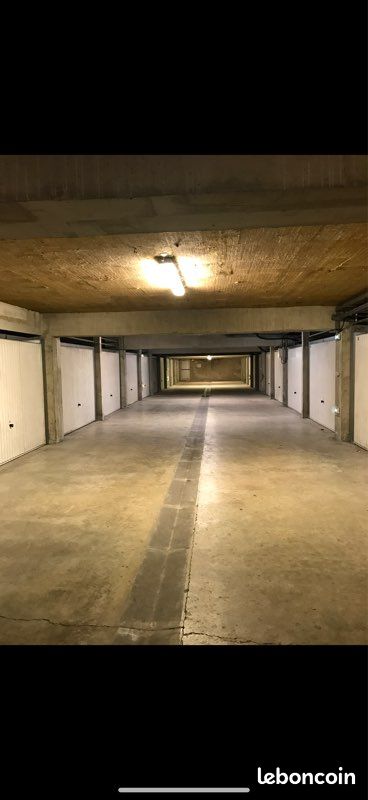  Garage in Pithiviers, France No. 332506