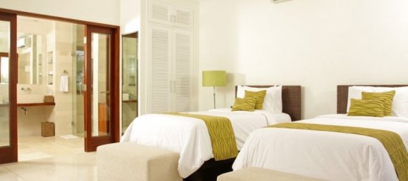 4 bedrooms Villa in Canggu, Indonesia No. 2990 8