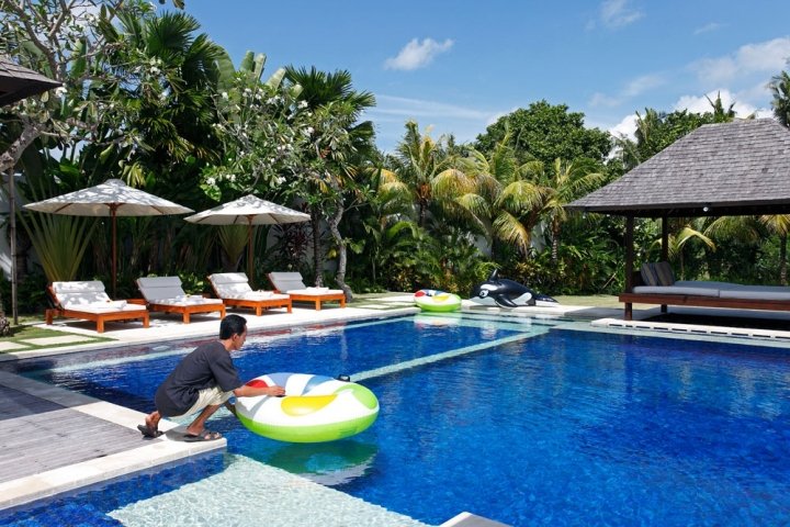 4 bedrooms Villa in Canggu, Indonesia No. 2990
