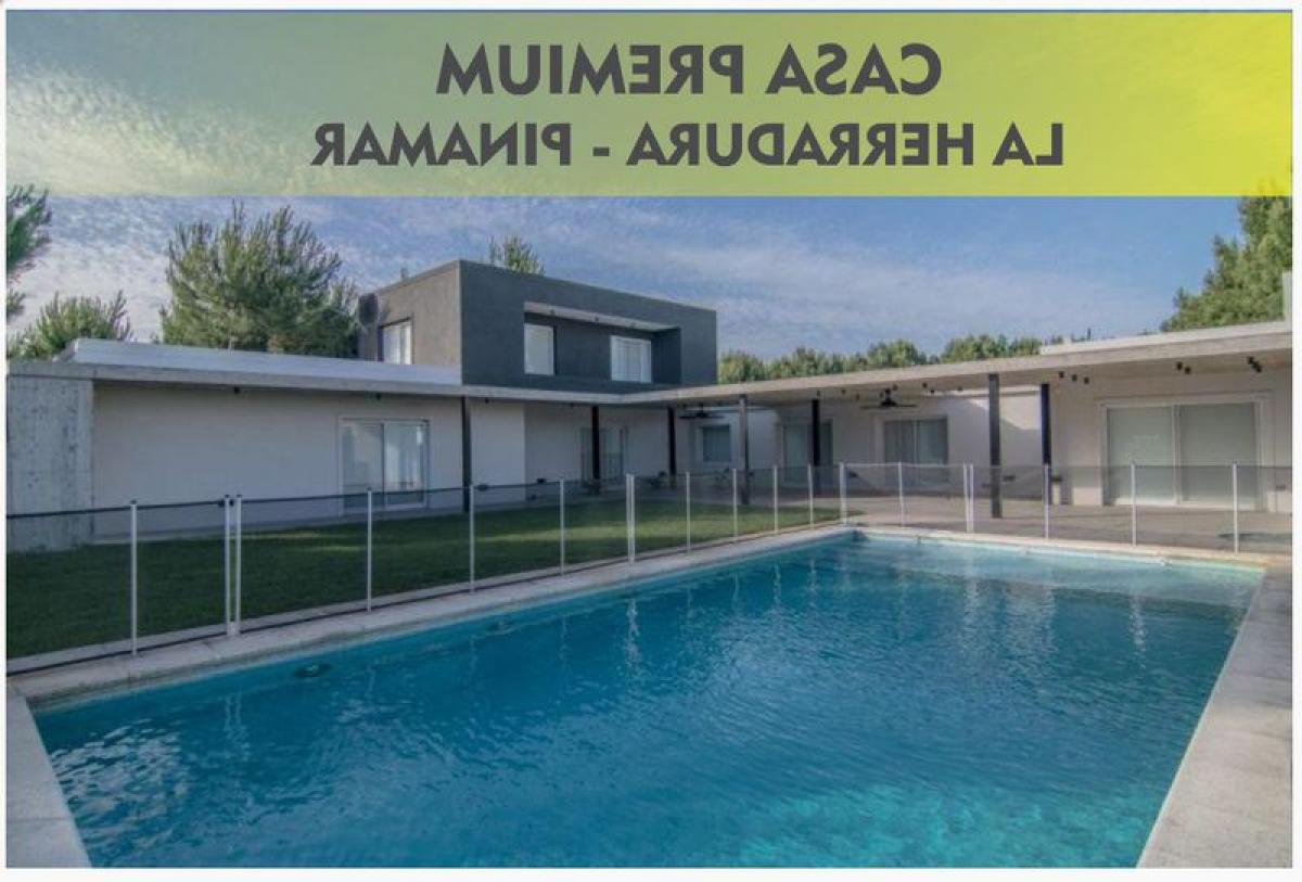 4 bedrooms House in Mar del Plata, Argentina No. 100957