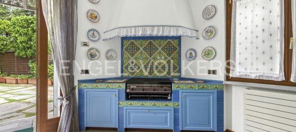 6 bedrooms Villa in Luvinate, Italy No. 286074 8