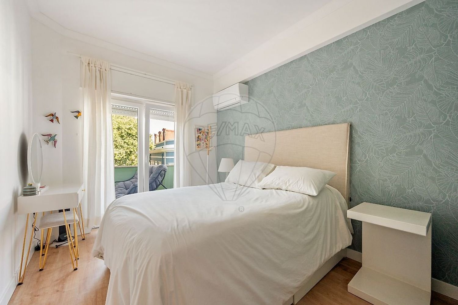 3 bedrooms Apartment in Lisbon, Portugal No. 266562