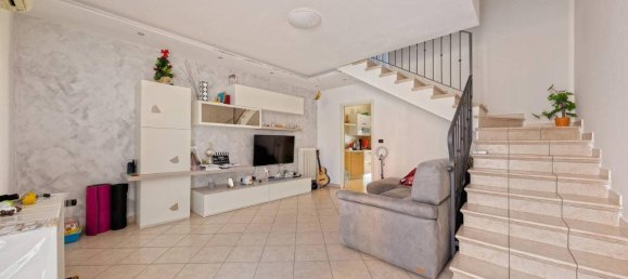 Casa de 4 habitaciónes en Correggio, Italy No. 80825 6