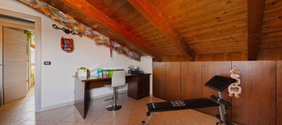 Casa de 4 habitaciónes en Correggio, Italy No. 80825 23