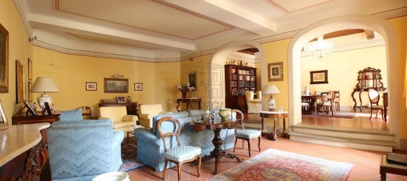 8 bedrooms Apartment in Lucca, Italy No. 317200 2