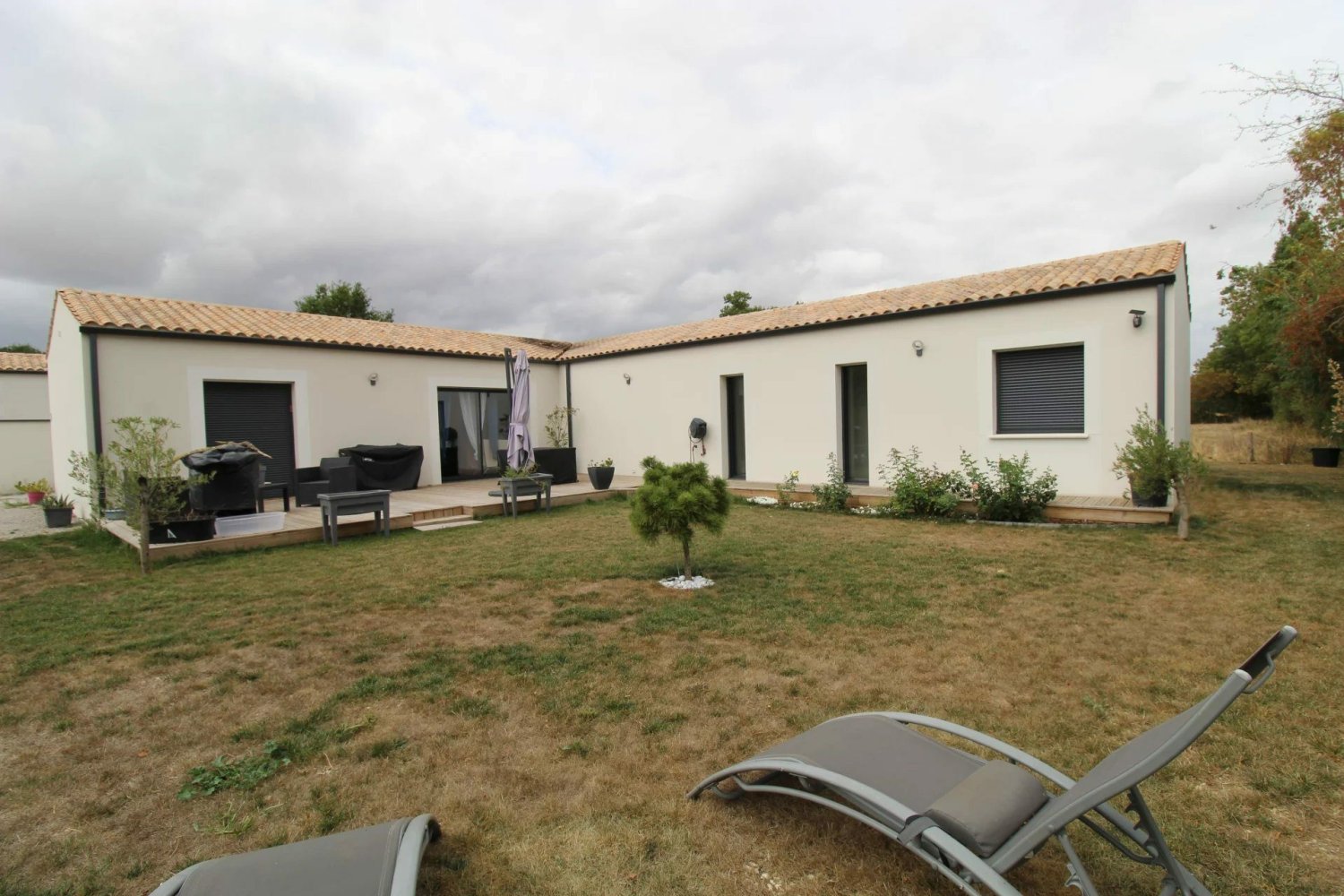 4 غرف نوم منزل في Saint-Saturnin-du-Bois, France رقم 357438