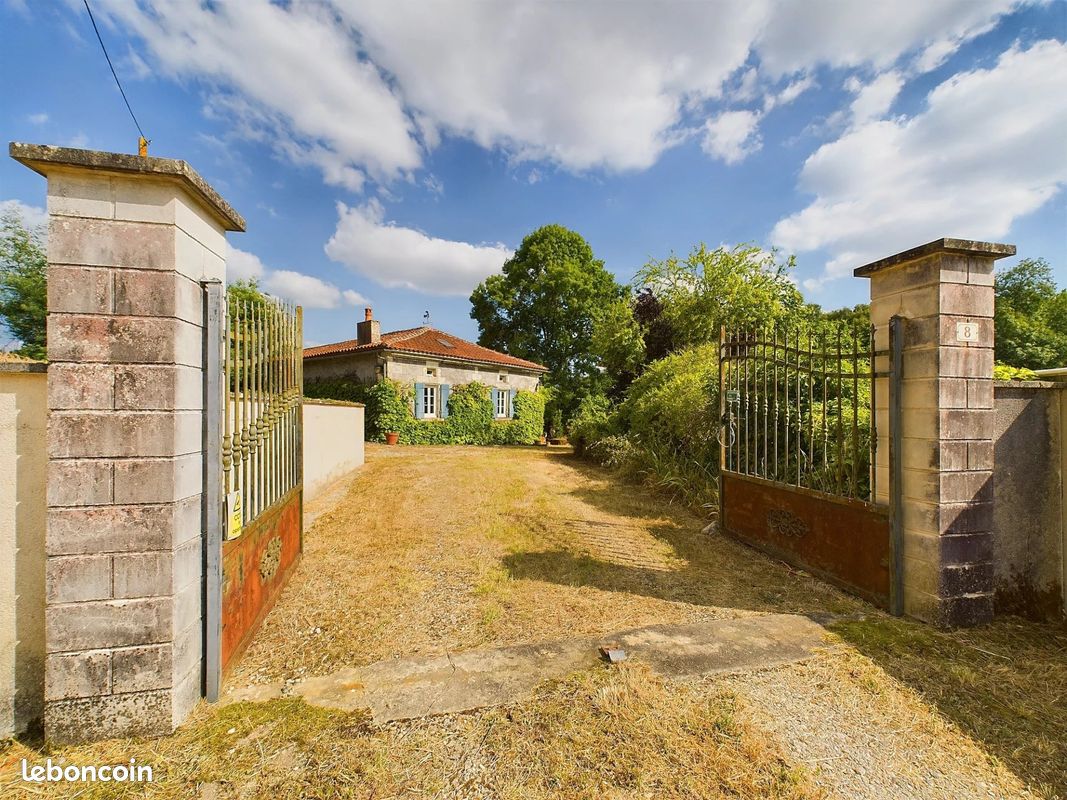 4 chambres Maison à Charente, France No. 343882