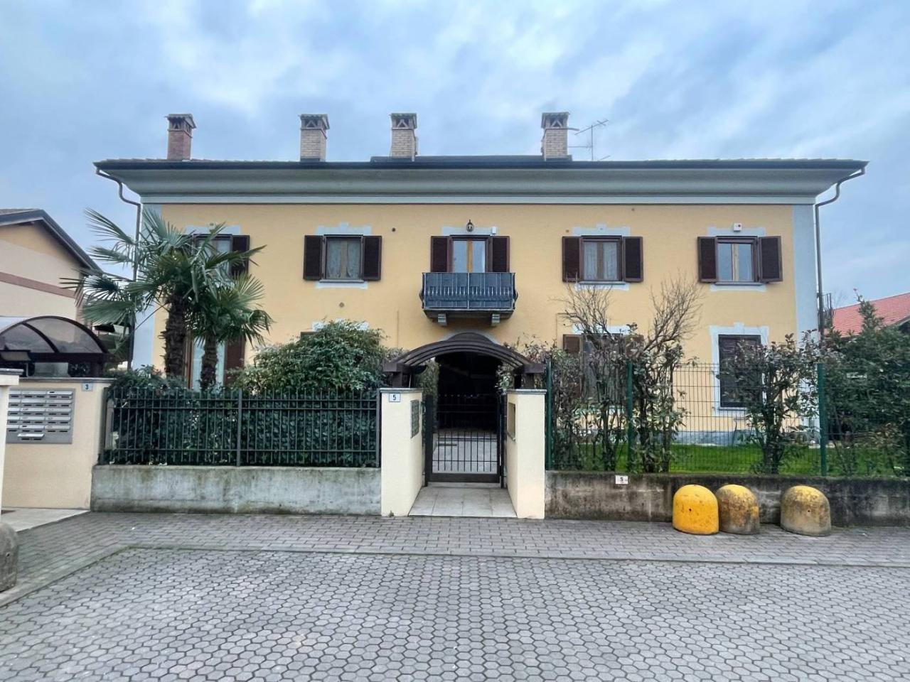 Apartamento de 3 habitaciónes en Usmate Velate, Italy No. 71210