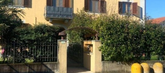 Квартира с 3 комнатами в Узмате Велате, Италия № 71210 4