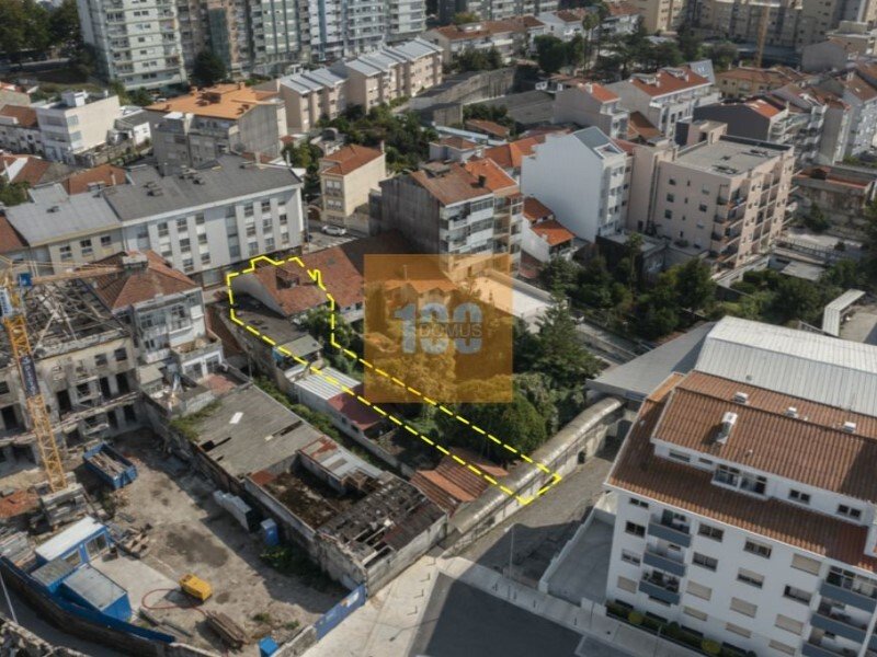  Building in Porto, Portugal No. 138423