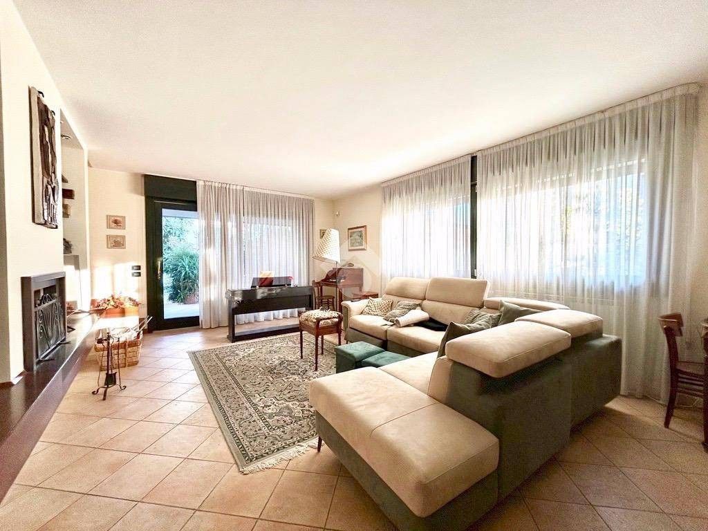 4 bedrooms Villa in Albignasego, Italy No. 113414