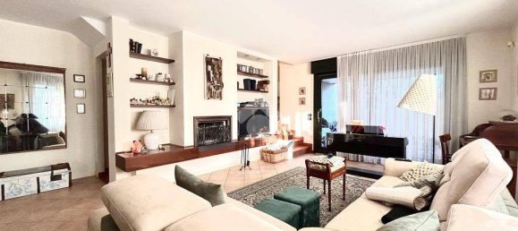 4 bedrooms Villa in Albignasego, Italy No. 113414 2