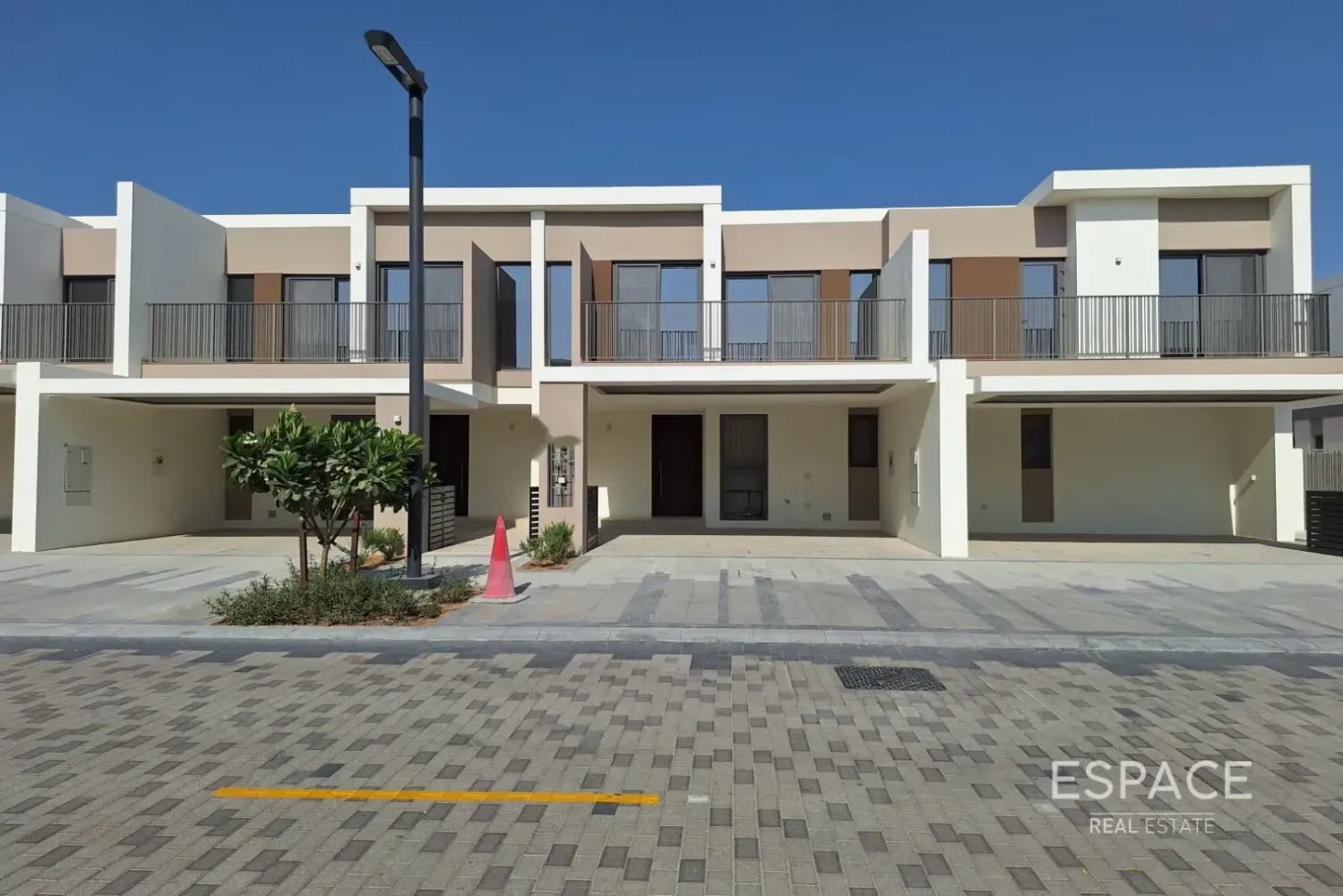 4 chambres villa à louer à Tilal Al Ghaf, Dubai, UAE № 209748
