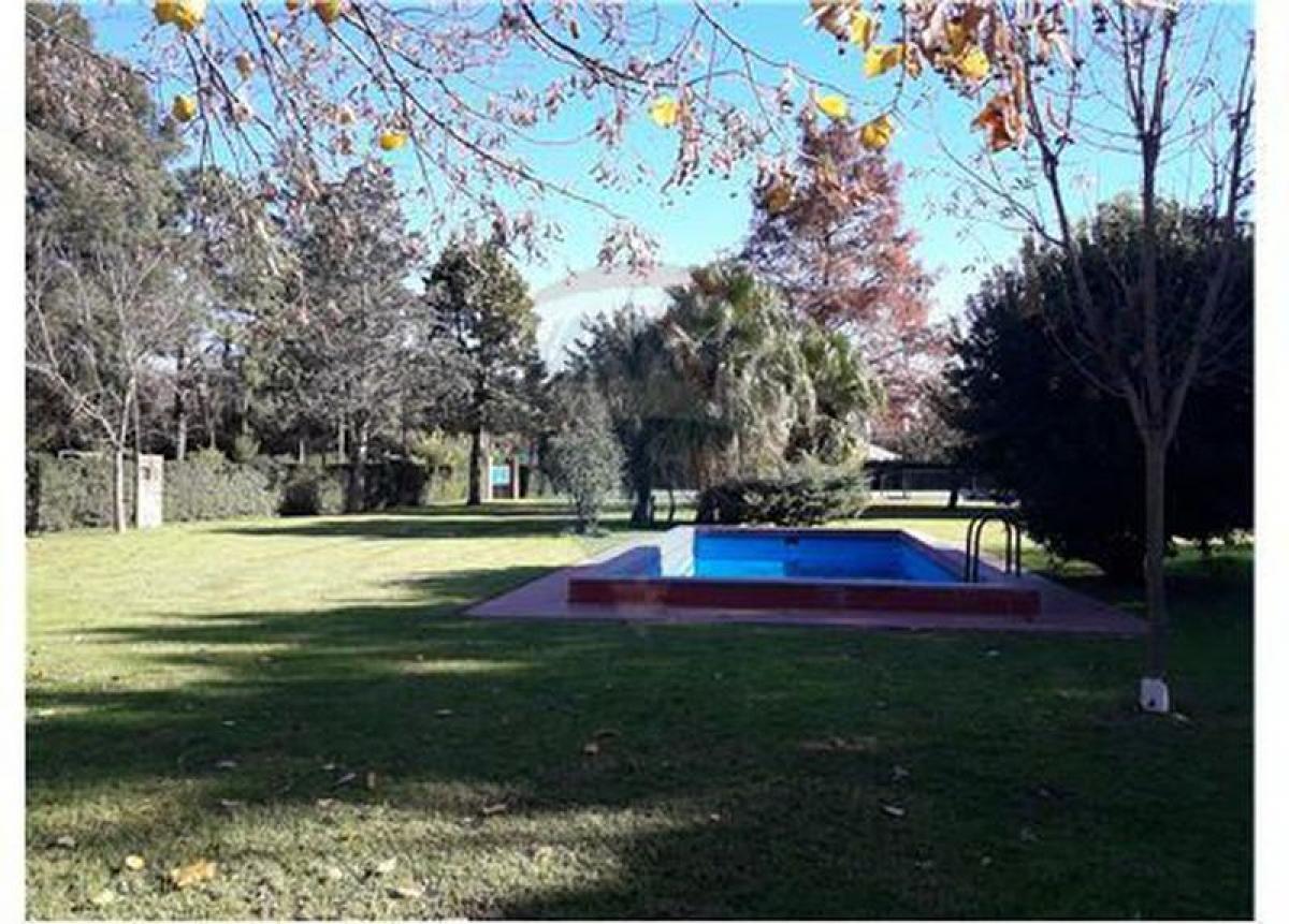 4 bedrooms Farm in Malvinas Argentinas, Argentina No. 31619