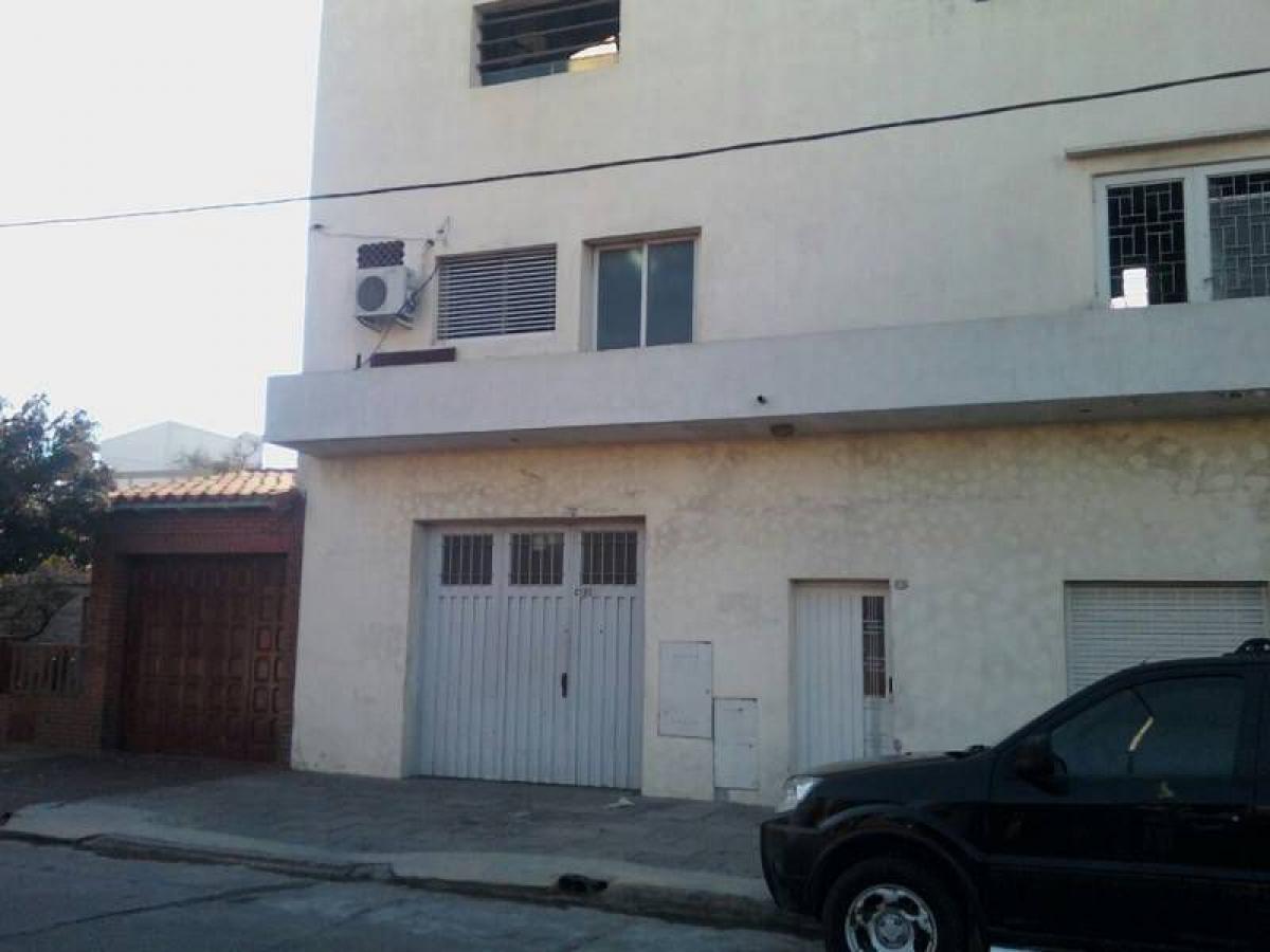 350m² Building in Bermudez, Argentina No. 105150
