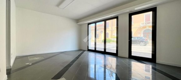 Коммерческая недвижимость 35м² в Удине, Италия № 261272 7