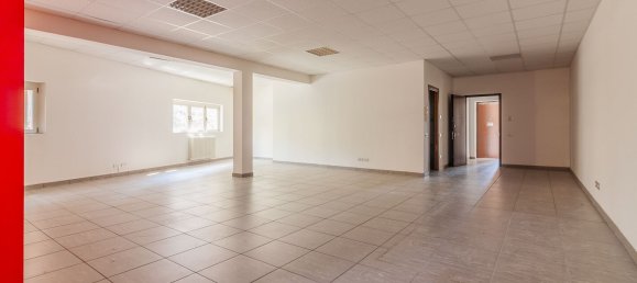 122m² Commercial property in Lecco, Italy No. 336448 4