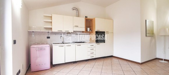 2-salle Appartement à Pozzo d'Adda, Italy No. 231009 3