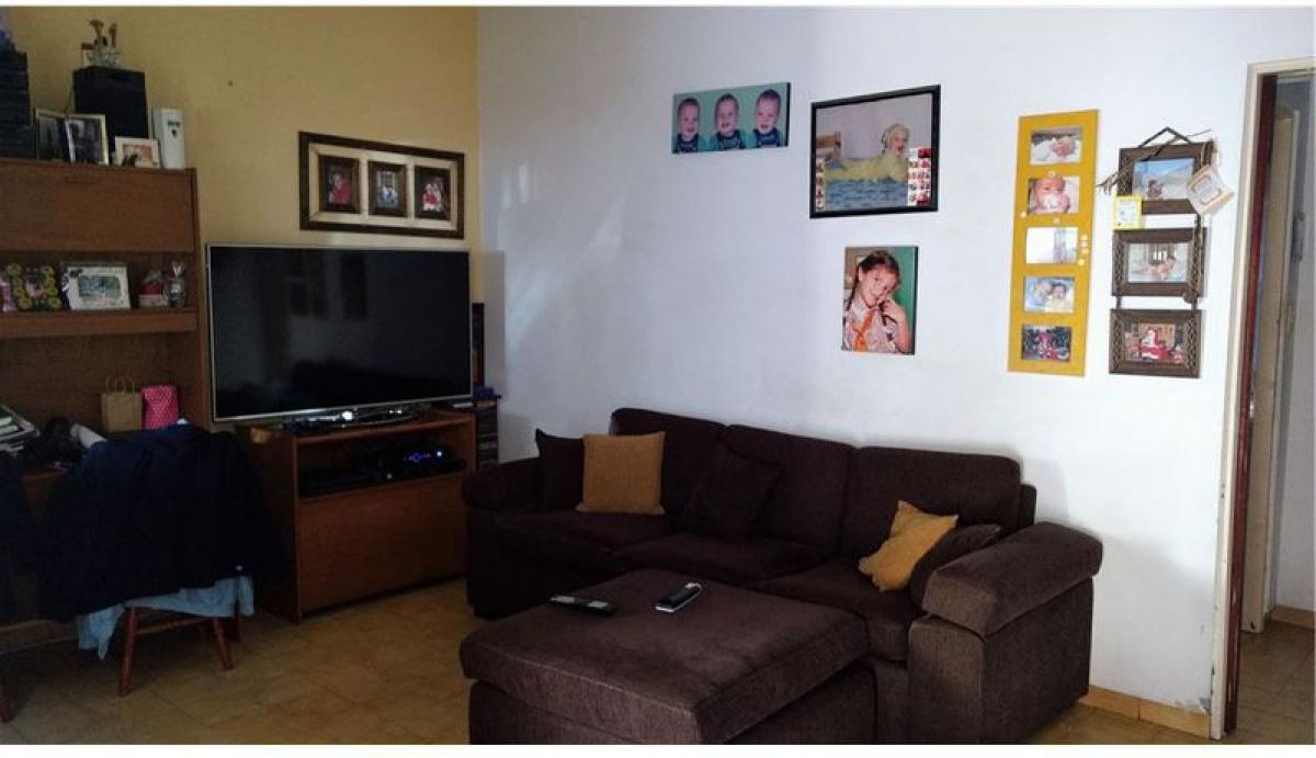 Casa de 3 dormitorios en Bermúdez, Argentina No. 59608