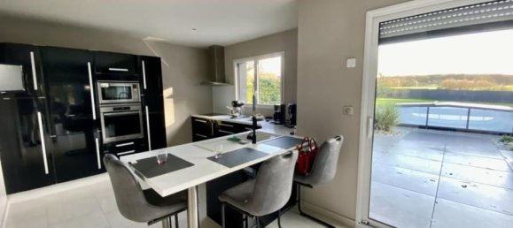 4 bedrooms House in Saint-Uniac, France No. 273211 4