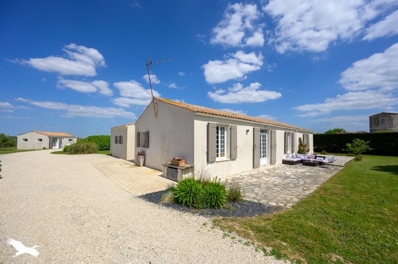 Casa de 4 dormitorios en L'Houmeau, France No. 346257