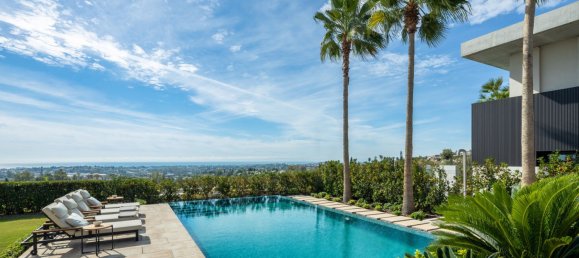 6 bedrooms Villa in La Quinta, Spain No. 145657 2