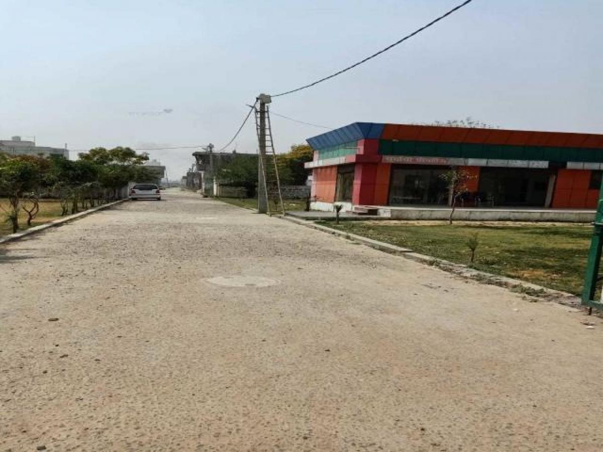 Земельный участок в Нойда, Индия № 65779