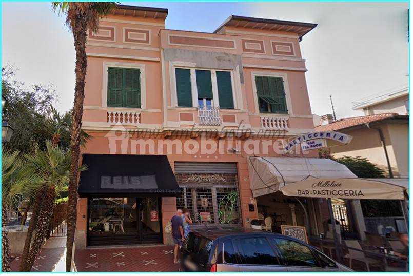 1 room Commercial property in Bordighera, Italy No. 353338