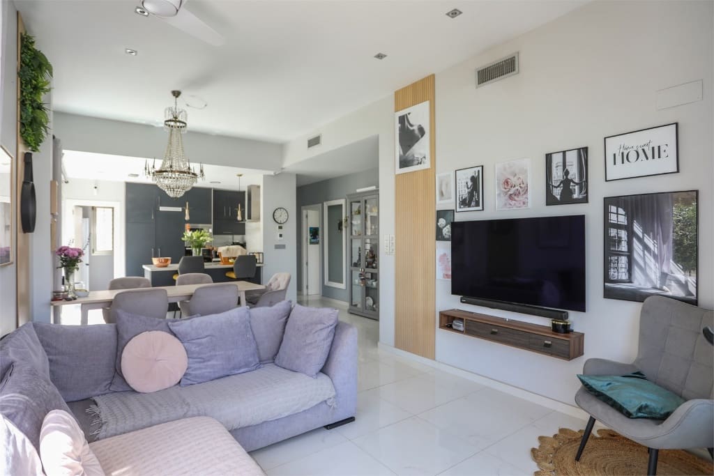 4 غرف نوم منزل في Alicante, Spain رقم 188344