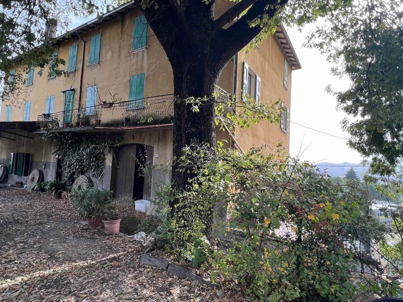 8 rooms House in Guiglia, Italy No. 165327