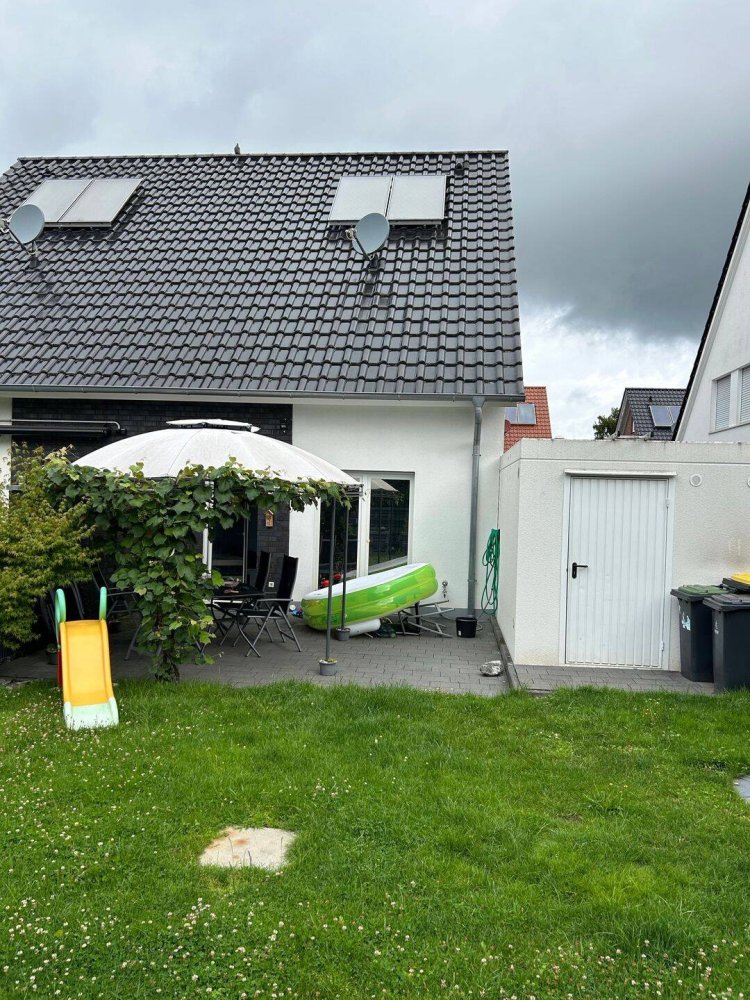 Таунхаус с 4 комнатами в Гютерсло, Германия № 240370