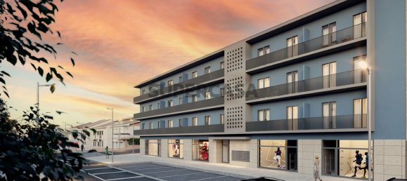 133m² Building in Senhora da Hora, Portugal No. 158998 3